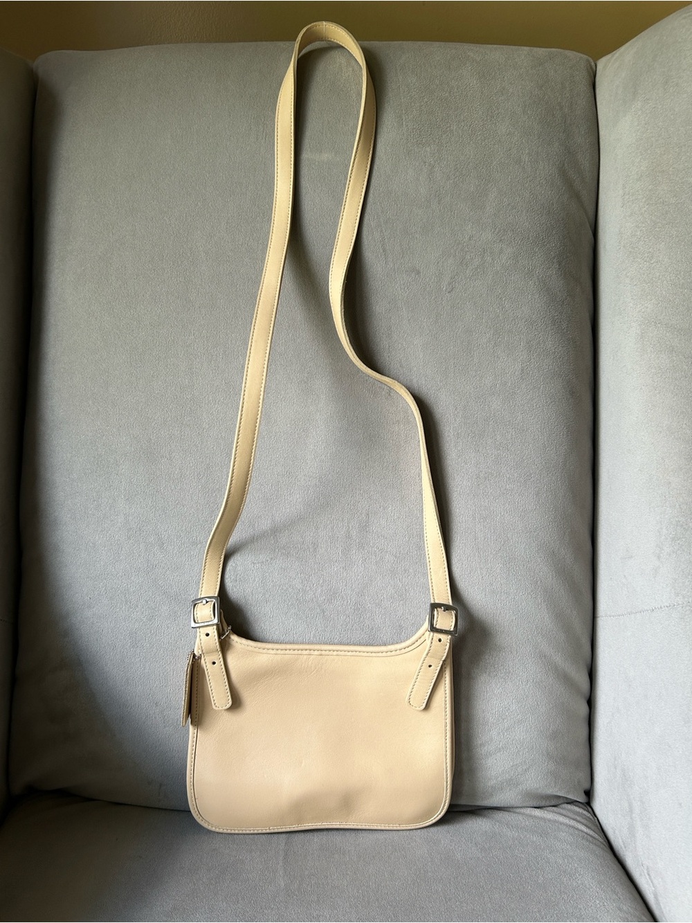 Vintage Coach Bone Leather Small Hippie Flap Crossbody Bag 9135